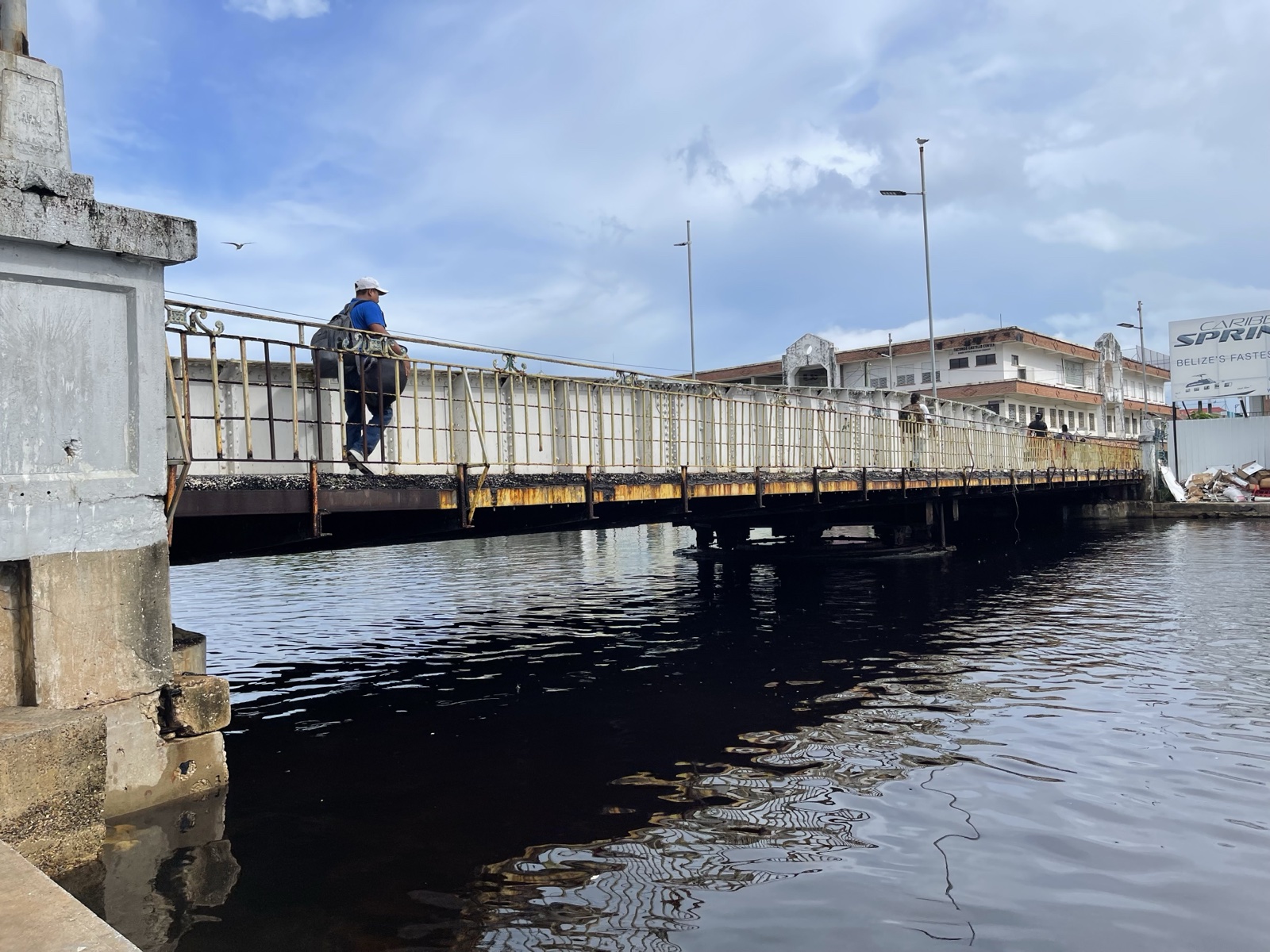 ベリーズシティのスウィング・ブリッジ