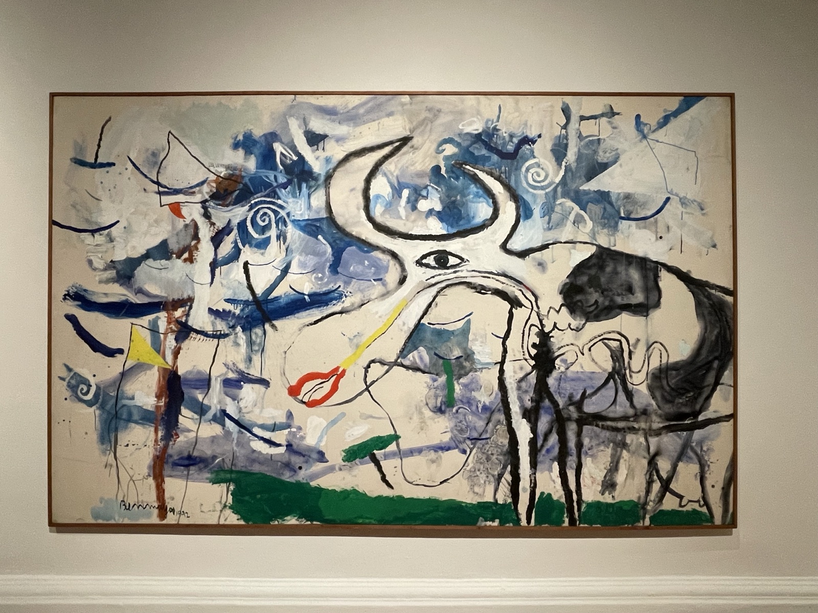 チリの美術館に展示された抽象絵画