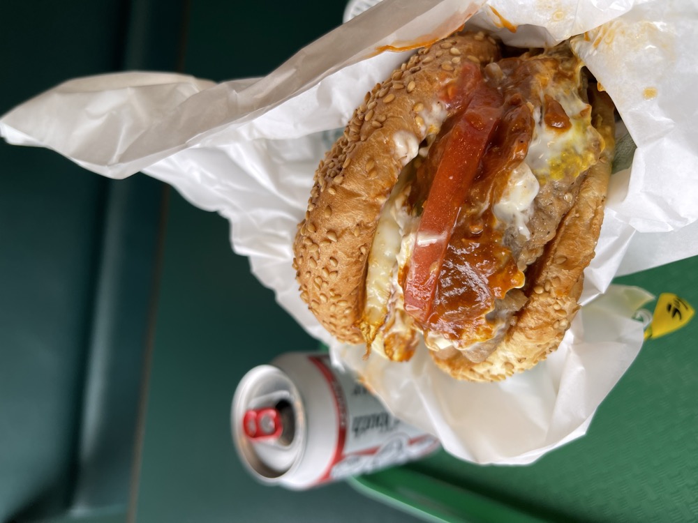 ラッキーピエロのバーガー