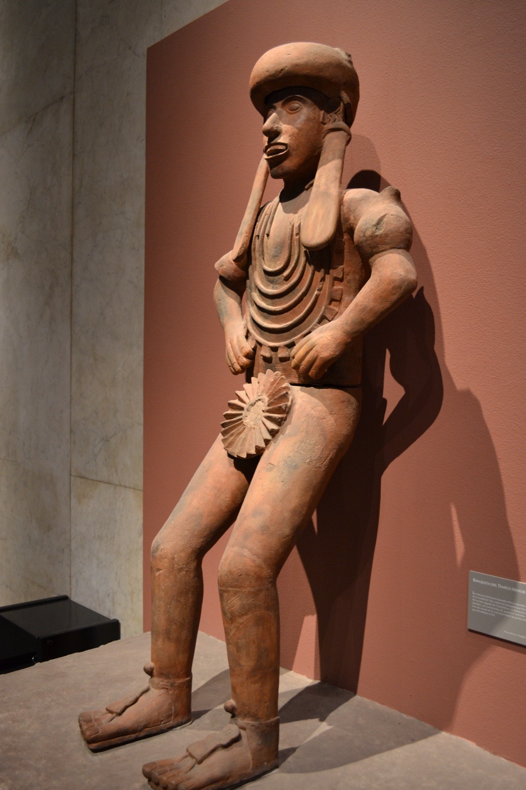 ミクトランテクートリ（アステカ冥府の神）の土製彫像