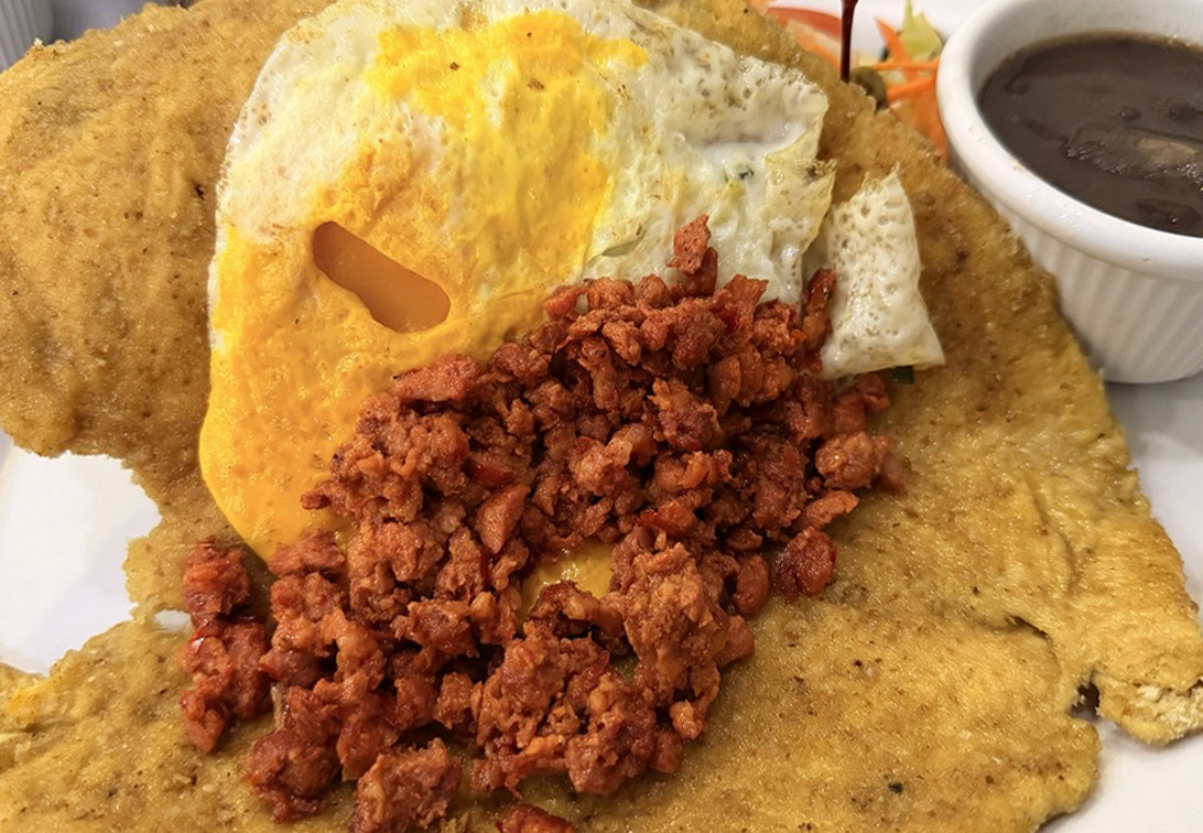 ウエボス・コン・チョリソ