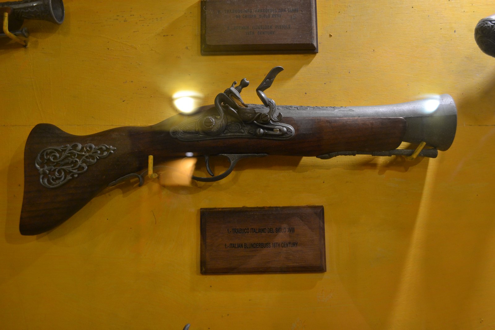 18世紀のイタリア製火縄銃の展示