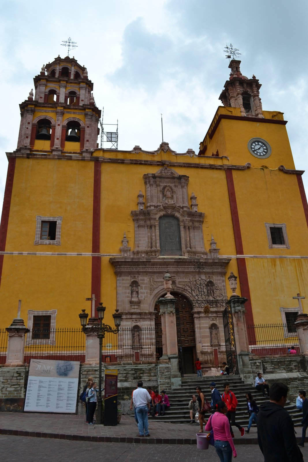 グアナファトの黄色いバシリカ