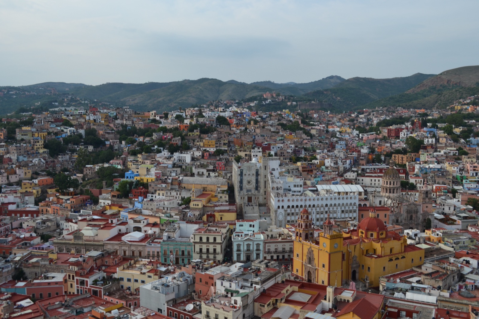 ピピラ像から見下ろすグアナファトの街並み