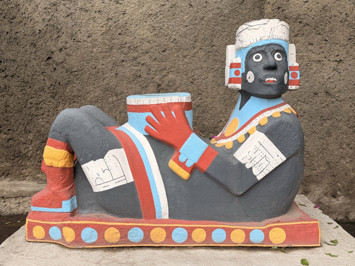 チャクモール像