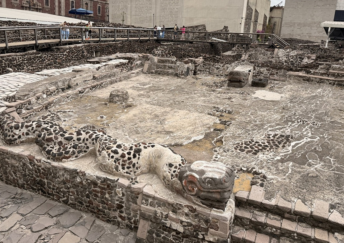 テンプロ・マヨールの蛇の彫刻