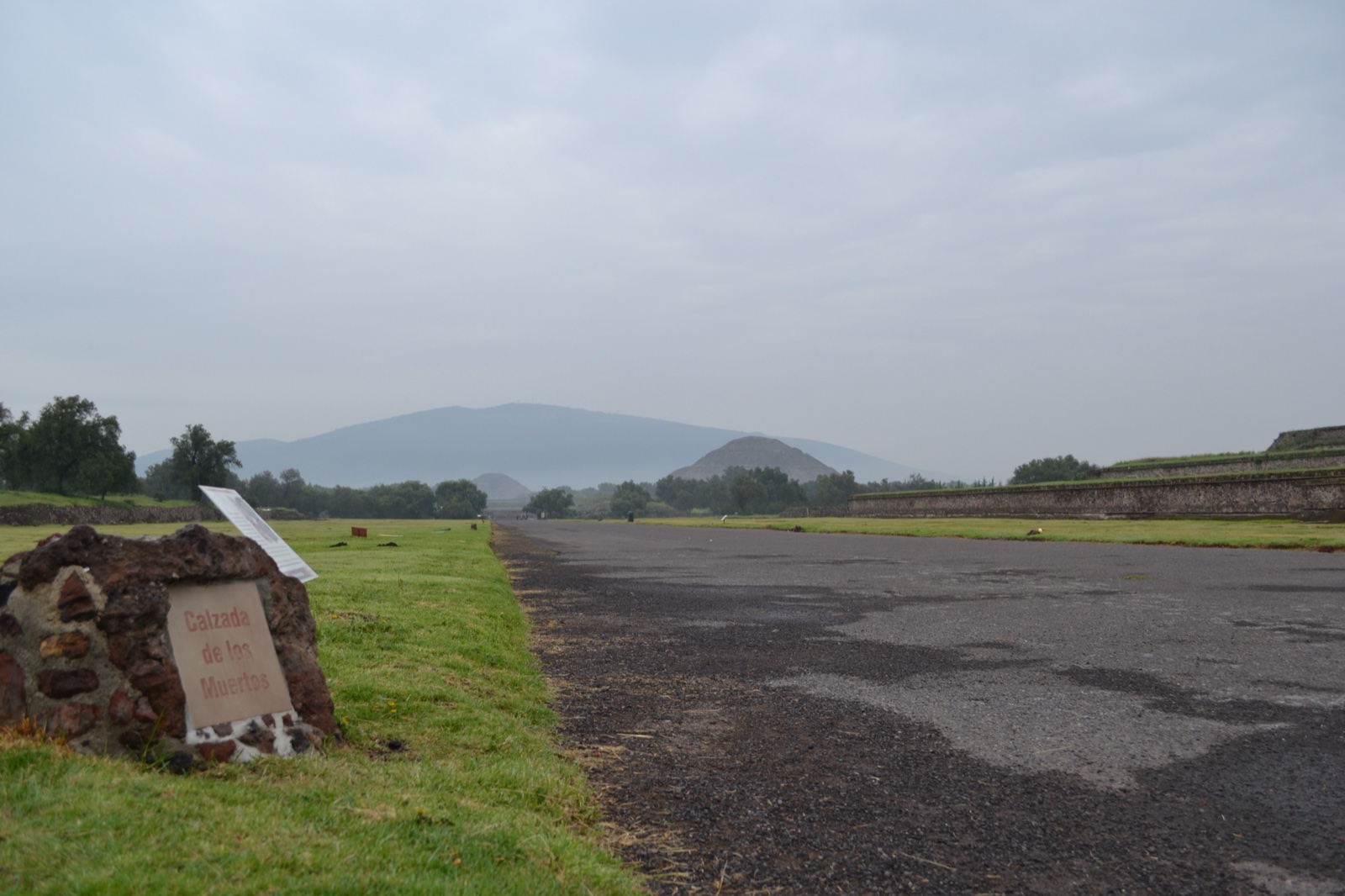 死者の道（Calzada de los Muertos）