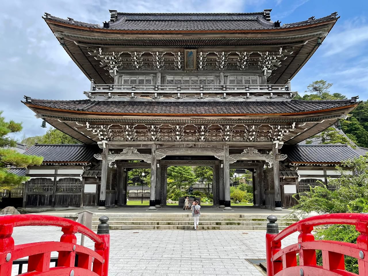 総持寺祖院の山門