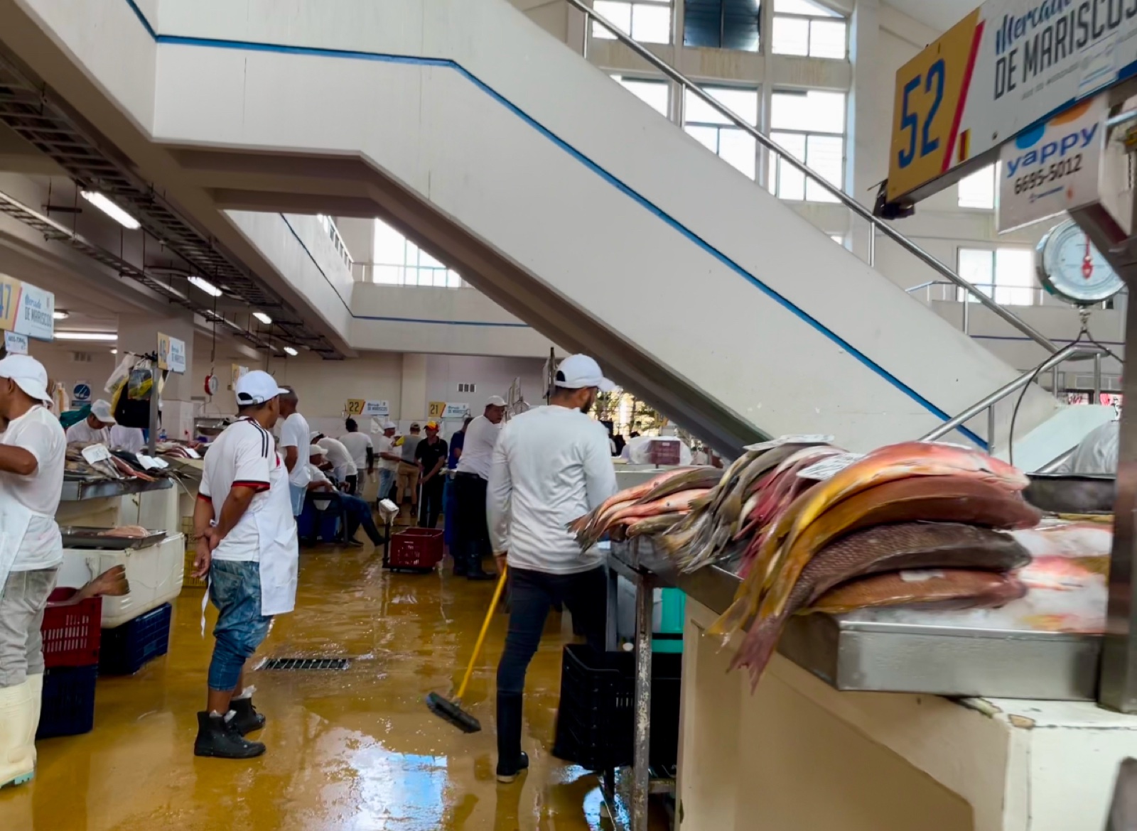 マリスコス市場の1階内部