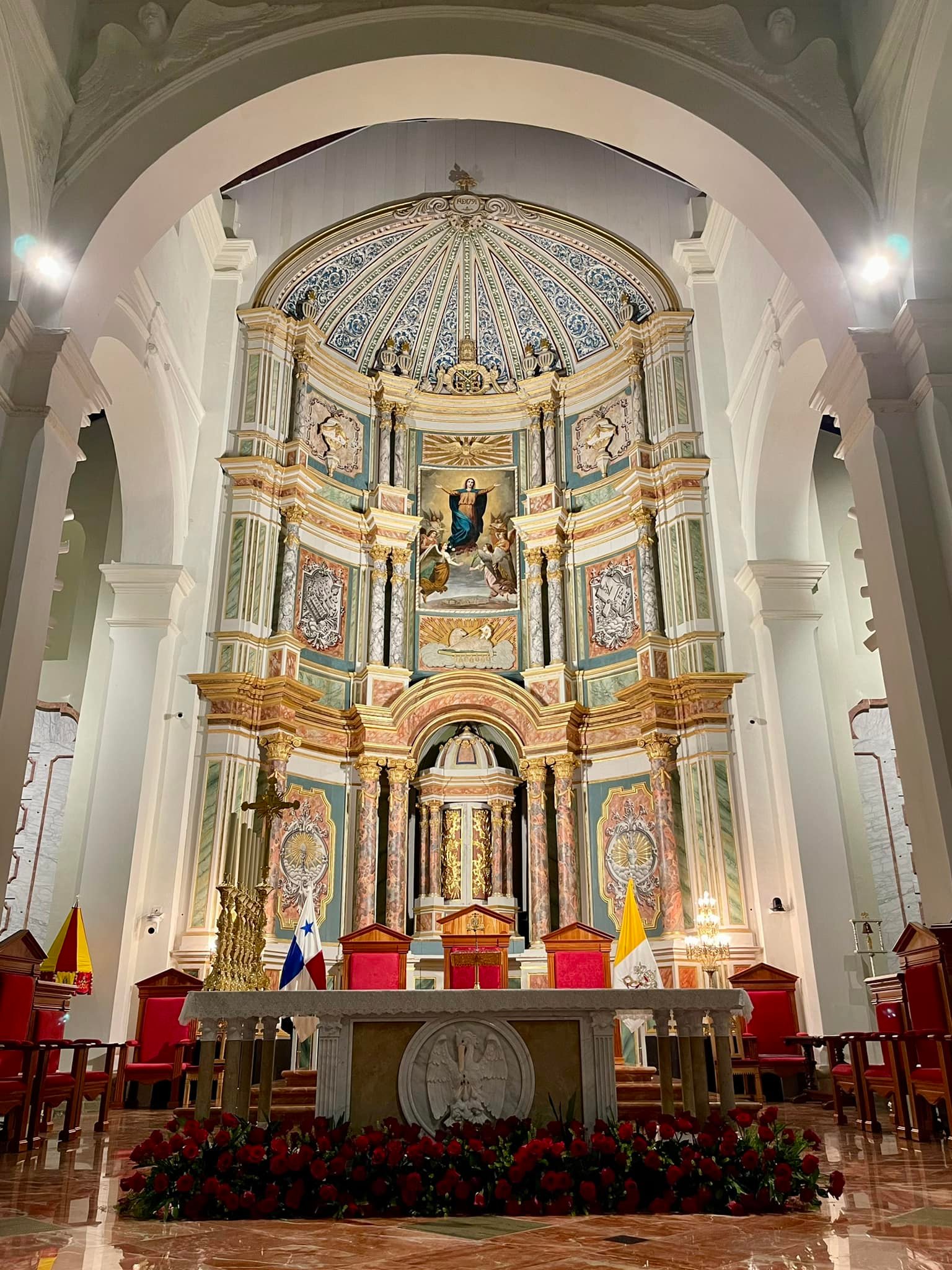 カスコビエホの大聖堂内部